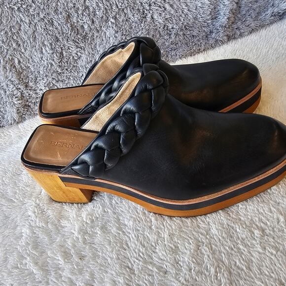 Bernardo Women's Saffia Braided Wooden Heels Slip On Leather Clogs Size 8M Black - Picture 3 of 6